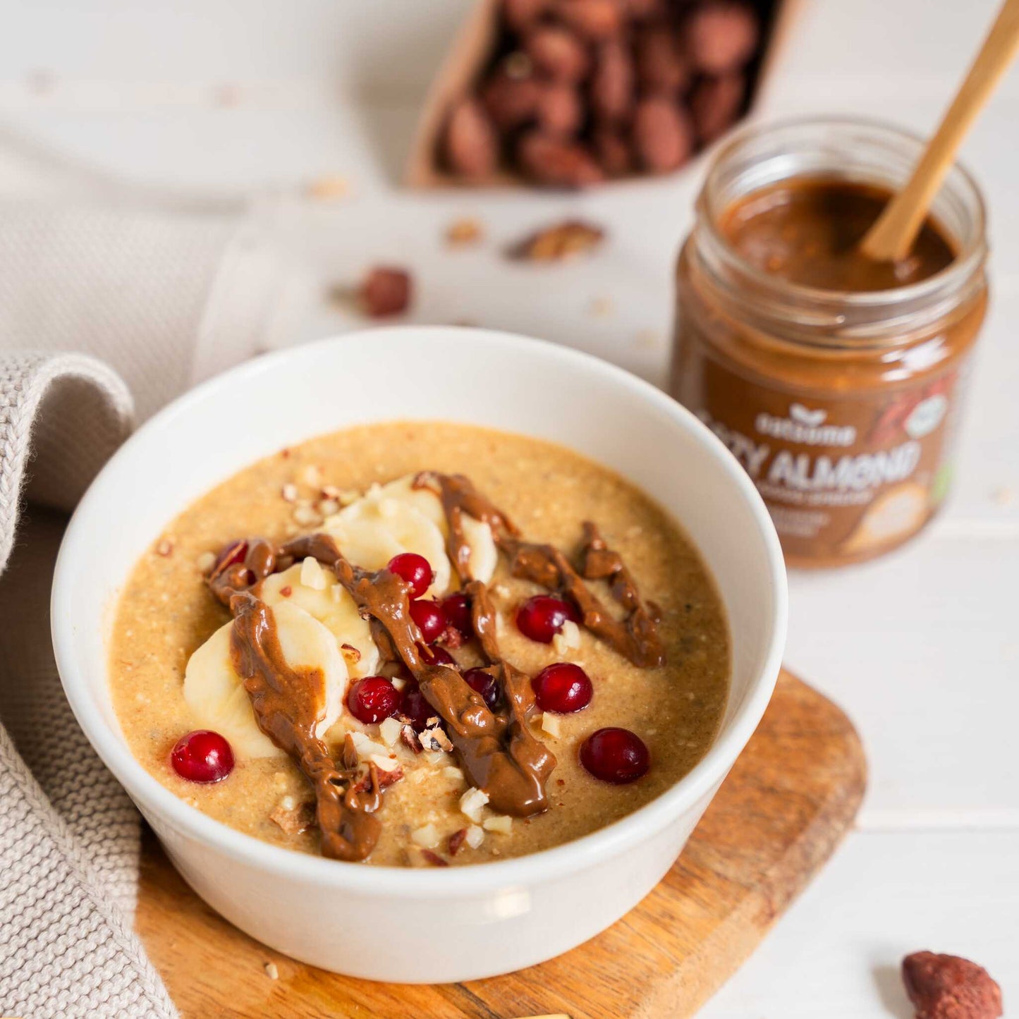 Cozy Almond als Topping auf einer zubereiteten Smoothie Bowl