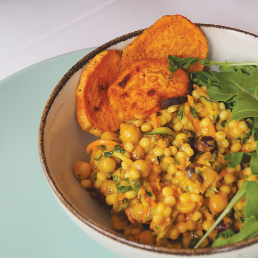 Lauwarmer Perlcouscous-Curry-Salat