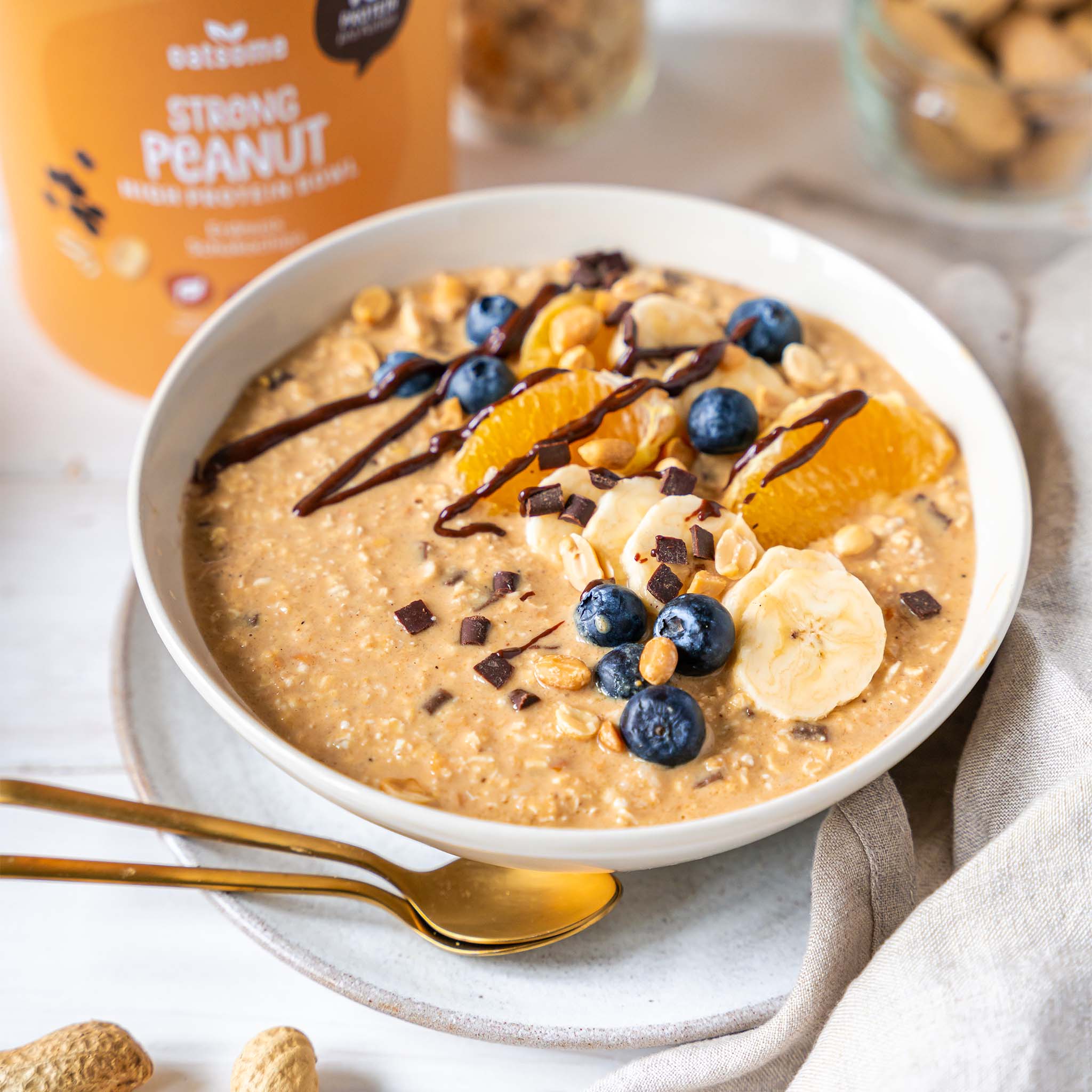 Angerichtete Smoothie Bowl - Strong Peanut